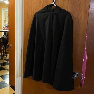 Hot Topic Riverdale black hooded cape L/XL, new